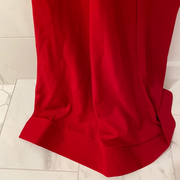 Windsor NWT Sweatheart Gown with Slit in Red - Picture 6 of 8
